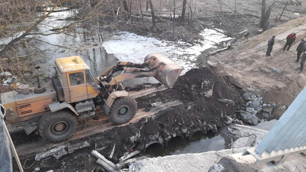 На Харківщині зробили тимчасові об'їзди двох зруйнованих мостів