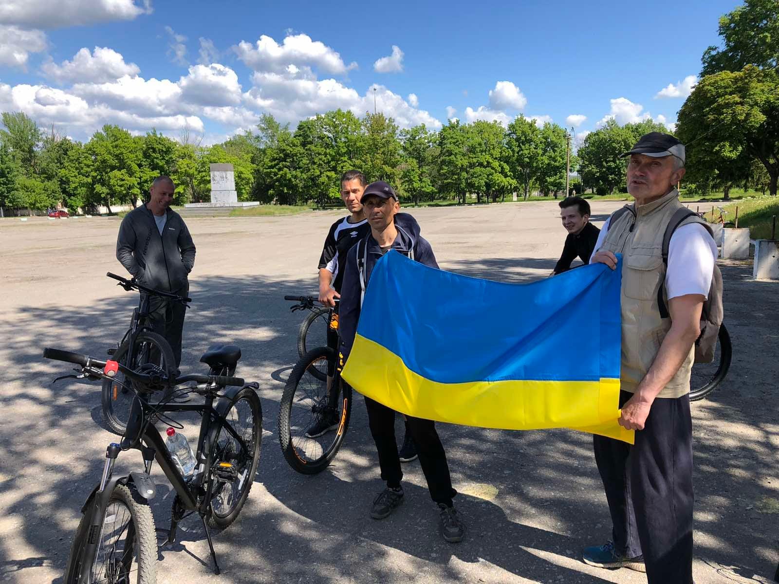 У Чугуєві провели велопробіг до Дня вишиванки. Фото