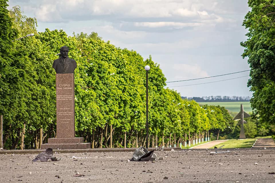 Наслідки обстрілів культурного центру Лозової. Фото