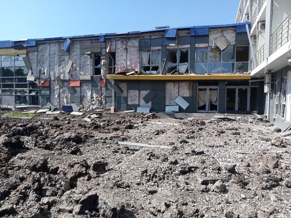Росіяни зруйнували тренувальний центр ФК "Металіст 1925" на Харківщині. ФОТО