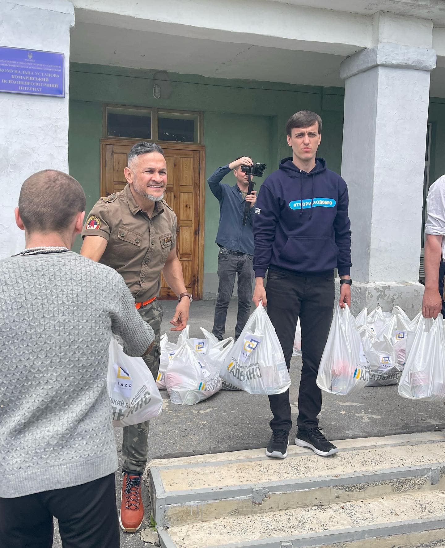 Готують з Ектором та допомагають громадам Як працюють благодійники на Харківщині