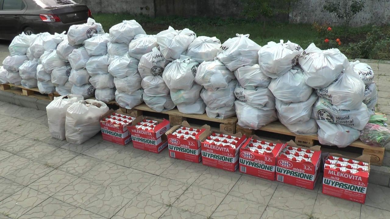 Роздача продуктових наборів жителям Лозівщину, у яких зруйновано будинки
