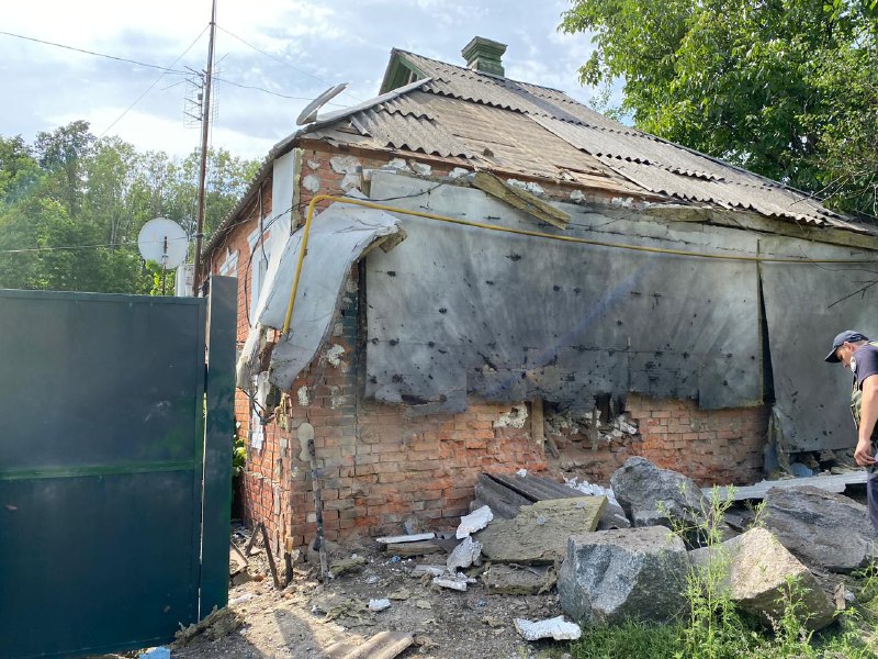 Наслідки обстрілу селища Золочів Харківської області 13 серпня 2022 року