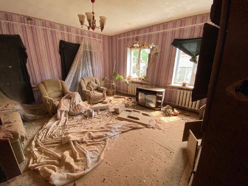 Унаслідок обстрілу селища Золочів Харківської області 13 серпня 2022 року пошкоджено понад 10 будинків