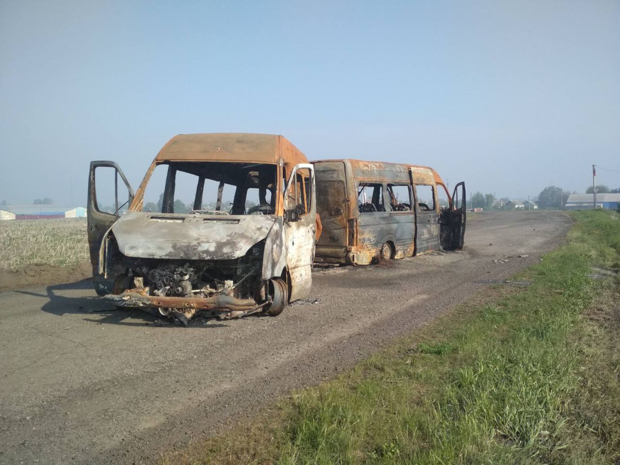 Розстріляні автобуси з мирними на вїзді в Борову