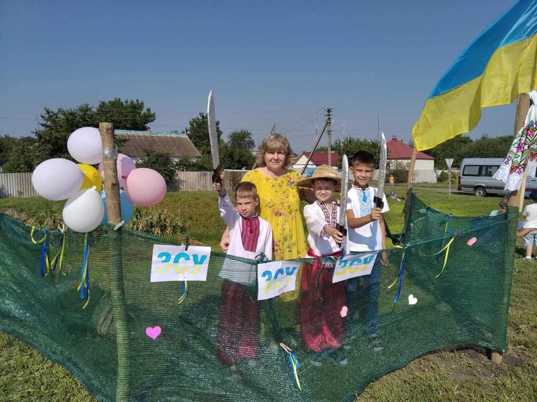 На своєму фронті: як діти Харківської області допомагають під час війни