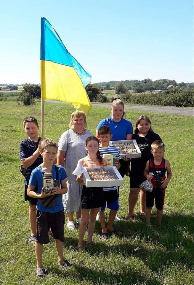 На своєму фронті: як діти Харківської області допомагають під час війни