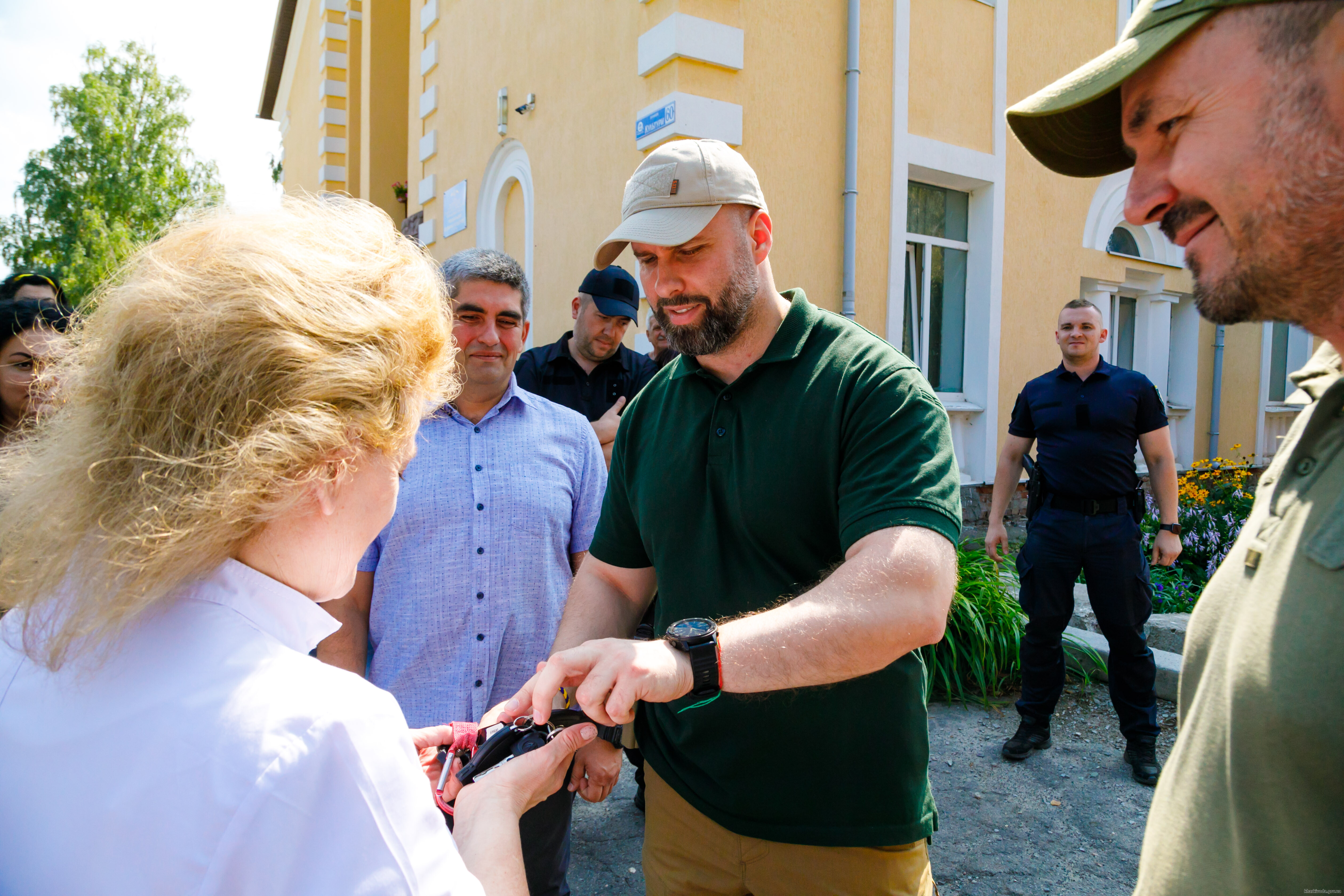 Харківська область, Роганська ТГ, 30.09 2022. Передача карет швидкої допомоги