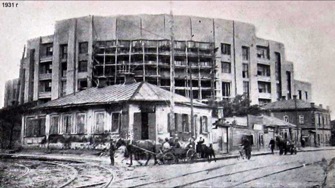 Палац Залізничників під час будівництва