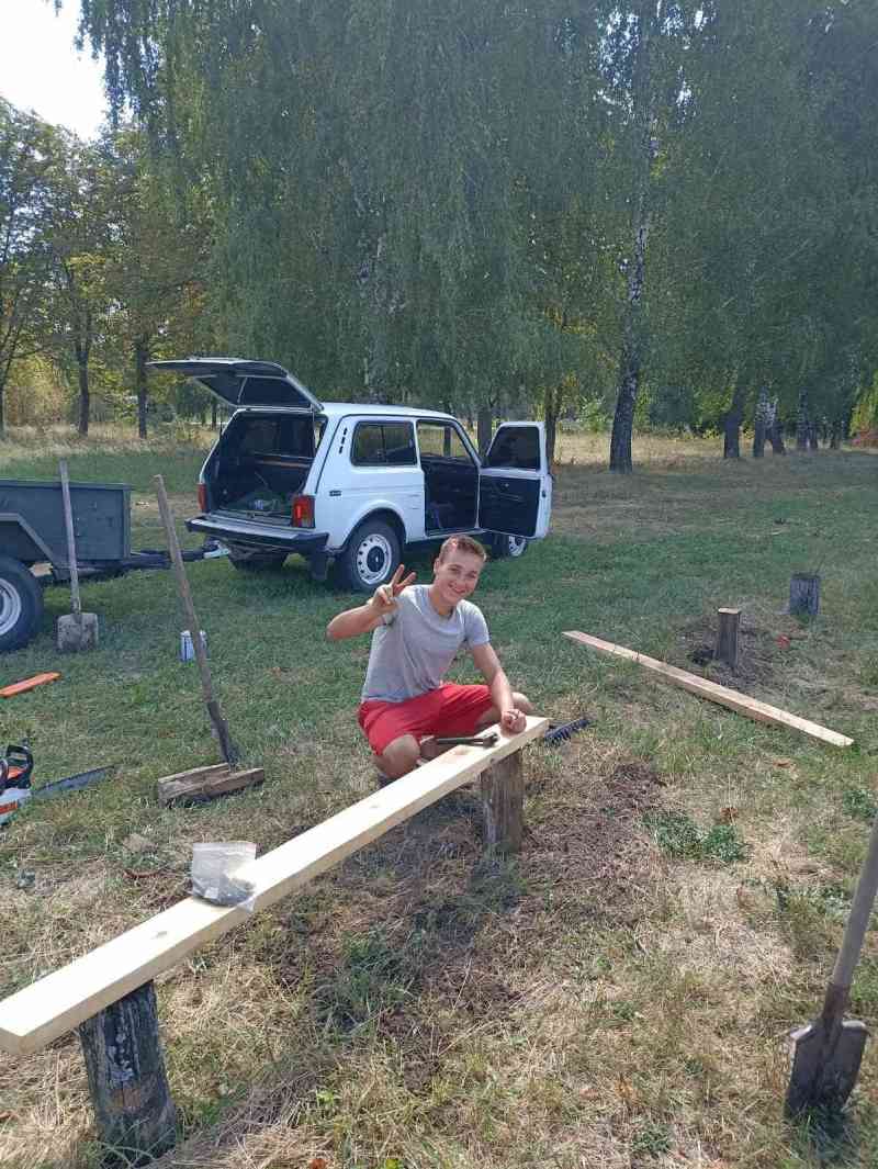 Оновлення стадіону в Краснокутську, Харківська область, Україна, серпень 2022 року