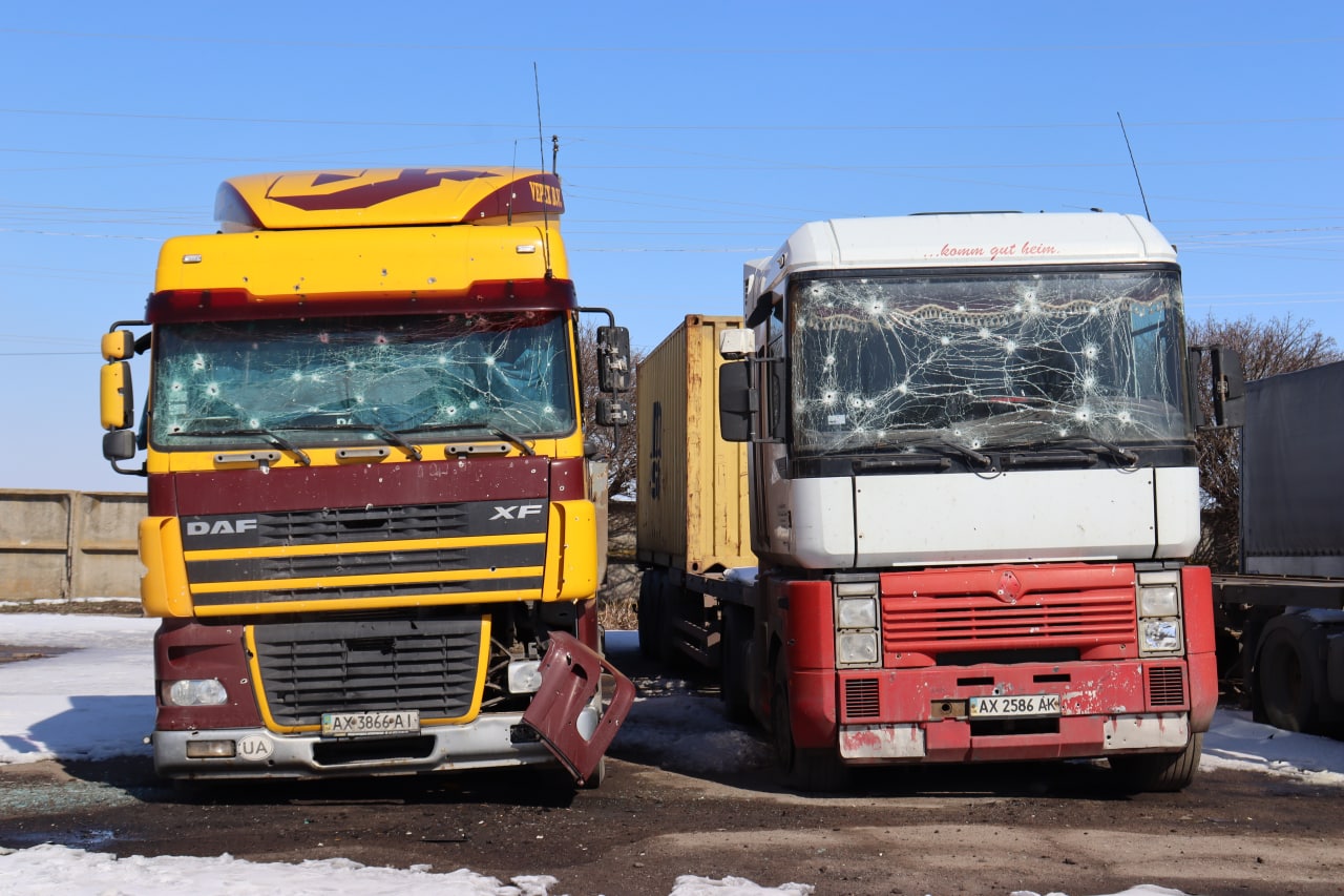 Обстріляні вантажівки у Дергачівській громаді