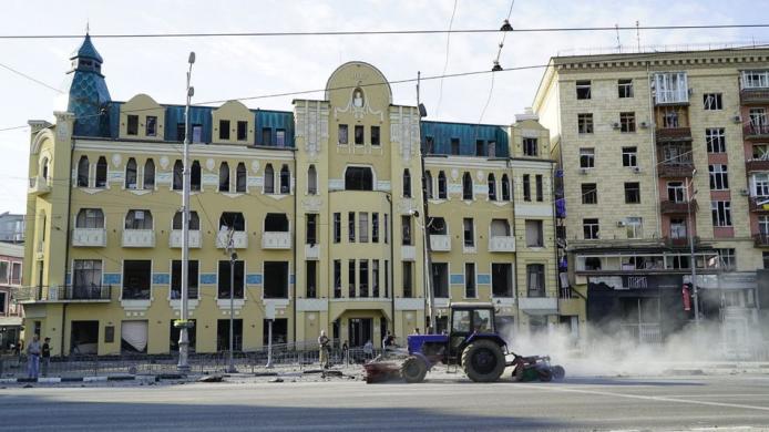 Будинок нерухомоті у Харкові після обстрілів