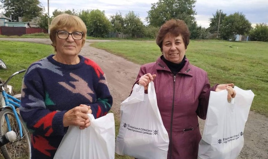 Подарунки до Міжнародного дня людей похилого віку, Біляївська громада, Харківська область, Україна