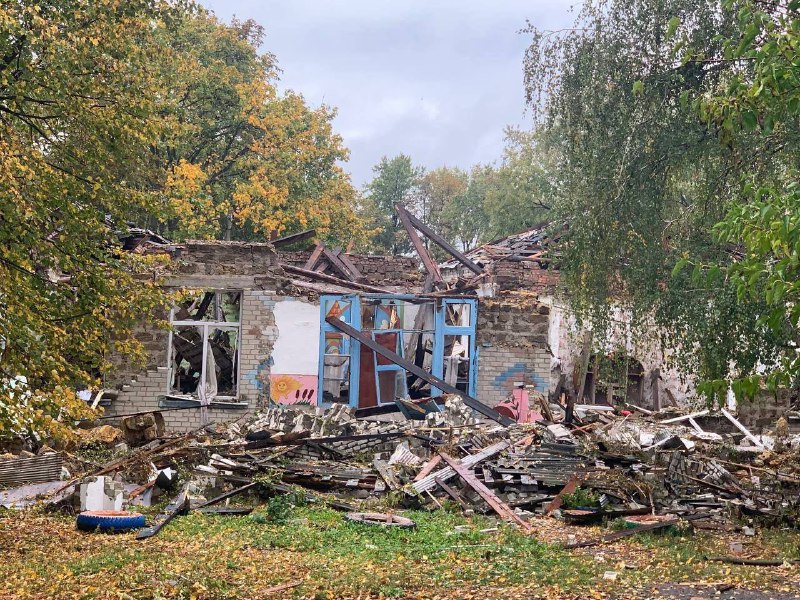 Зруйнований дитячий садок у селі Чернещина, Харківська область, Україна, 4 жовтня 2022 року