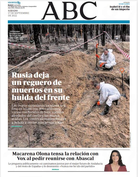 Велике фото ексгумації тіл з місця масового поховання поруч з Ізюмом на першій шпальті іспанської газети