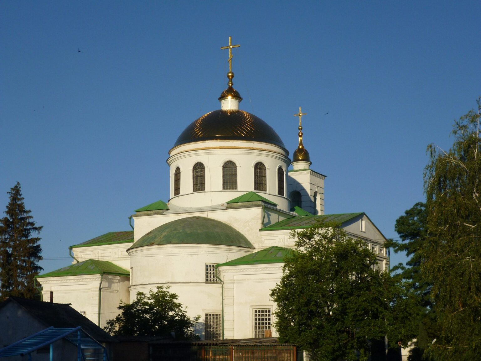 Хрестовоздвиженськая церква в Ізюмі до війни