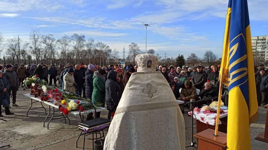 Панахида за загиблим бійцем ЗСУ у місті Первомайський 