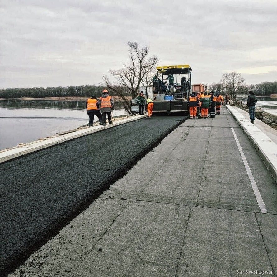 Роботи з відновлення мосту в селі Мартове, Чугуївський район, Харківська область