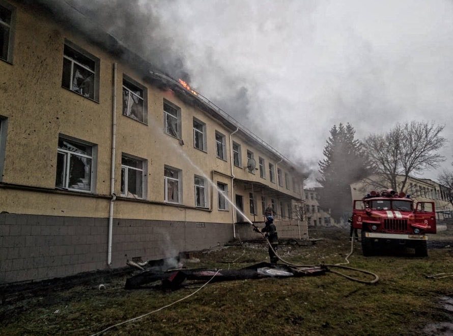 Ліцей в селищі Дворічна після обстрілу, Харківська область