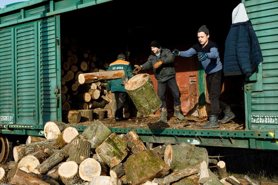 500 кубометрів деревини для опалення Харківська область отримала від «Укрзалізниці»