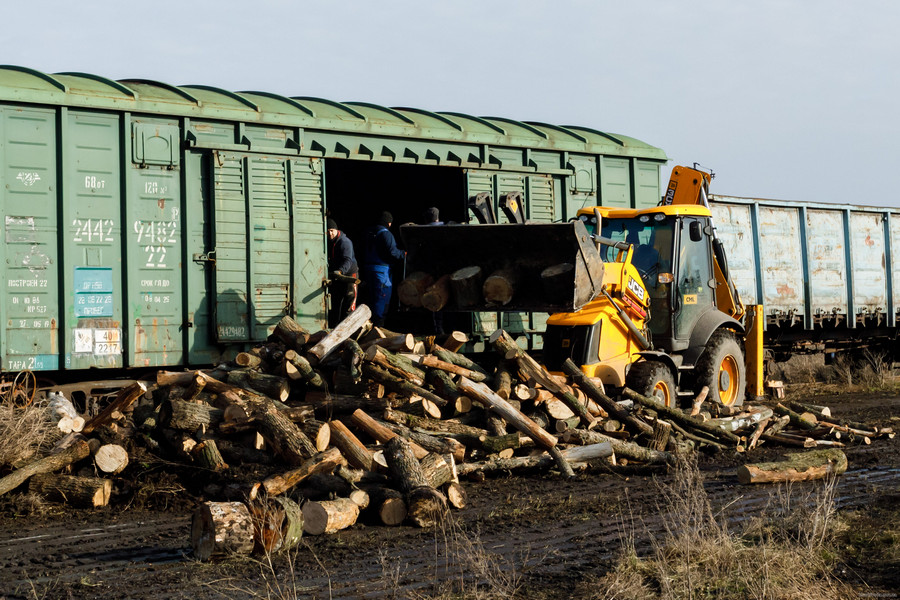«Укрзалізниці» передала Харківській області 500 кубометрів дров 