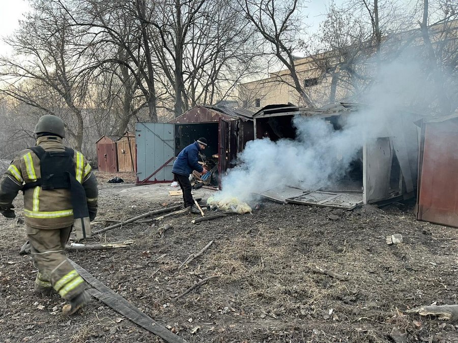Обстріл міста Куп’янськ 27 січня. Пожежа в гаражах 