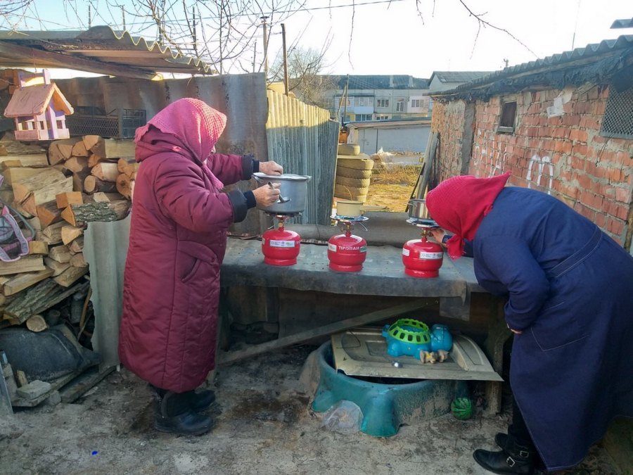 Люботин. Генератори та газовы балони від Український Фонд Швидкого Реагування IREX