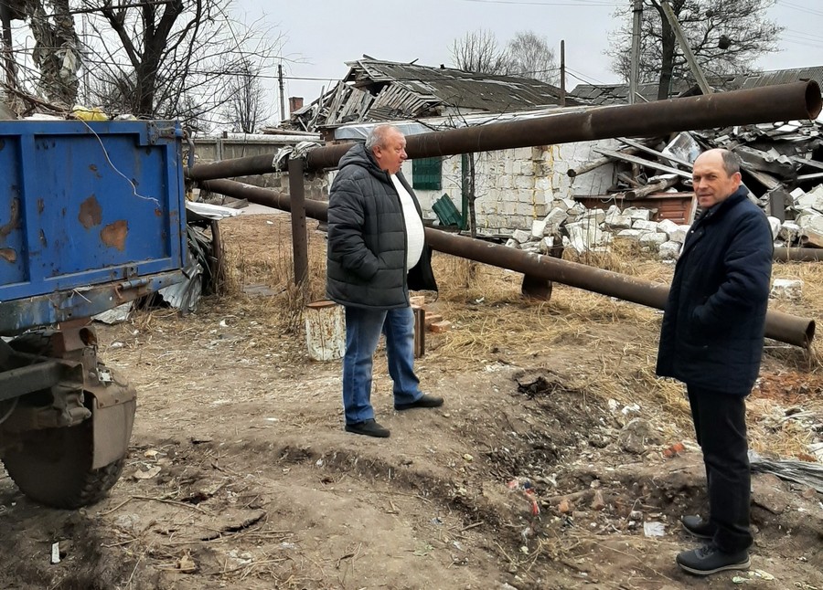 Харківська область, селище Золочів. Безробітних залучили до розбору завалів 