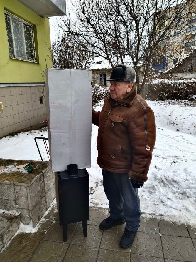 Жителям Ізюма передали буржуйки