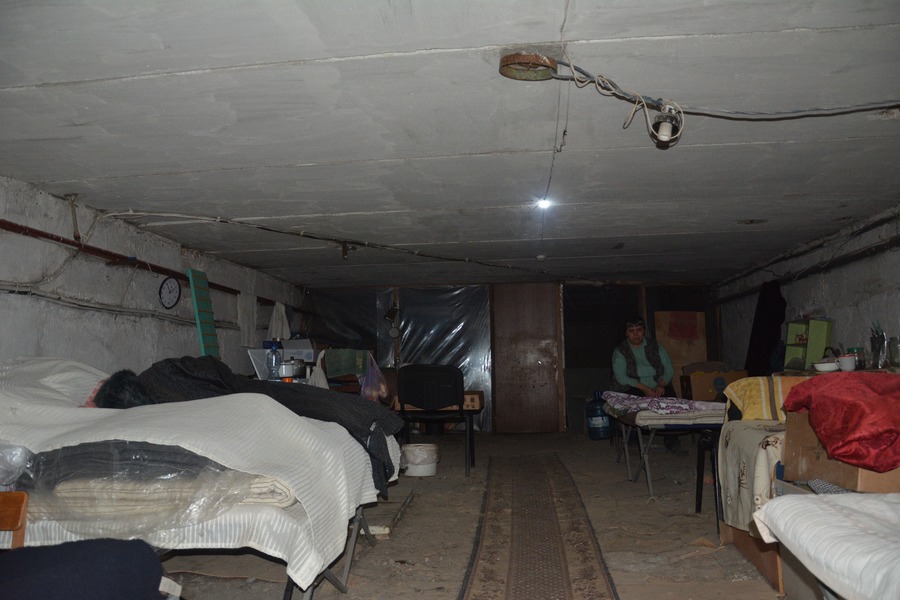 Підвал амбулаторії у Кутузівці, де з першого дня вторгнення живуть люди
