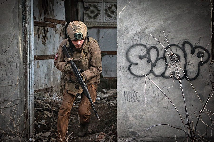 Військовий з позивним "Консул" на захисті українського Бахмута