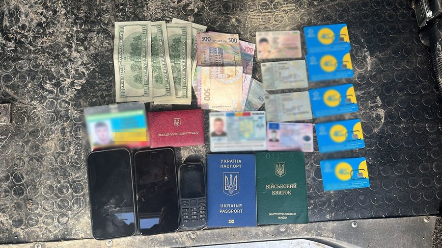 Переправляли через державний кордон чоловіків призовного віку
