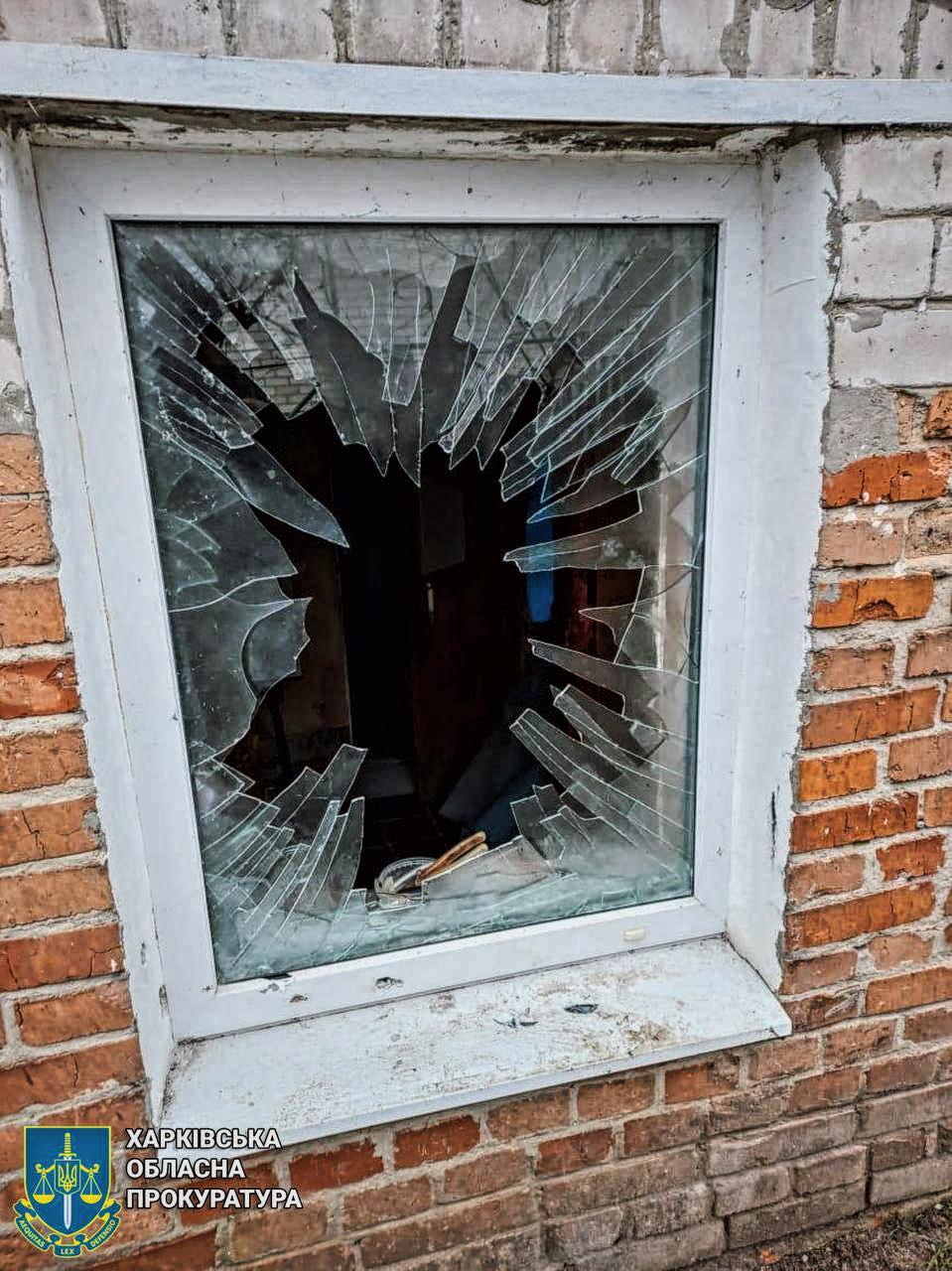 Розбите унаслідок артобстрілу вікно, Куп'янський район