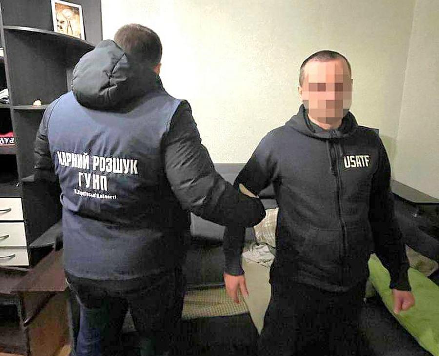 Харків. Чоловіку, який різав колеса автомобілів обрали запобіжний захід 