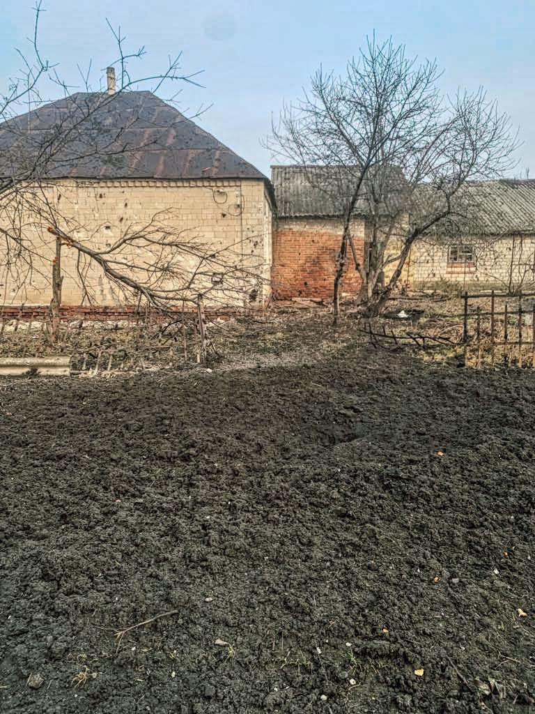 Місце прильоту після обстрілу, Харківська область