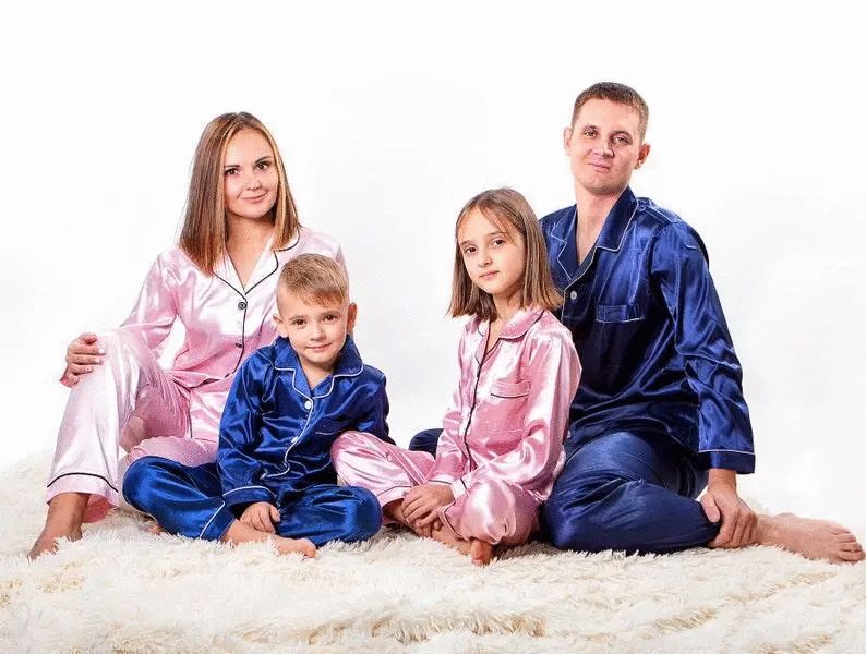 Сім’я у піжамах 