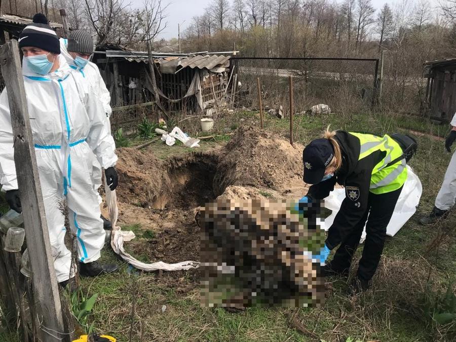 Ізюм, Харківська область, ексгумація тіла загиблої жінки