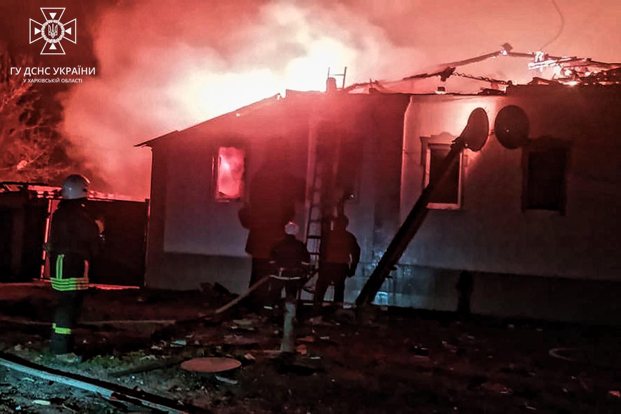 Пожежа унаслідок обстріл в місті Вовчанськ