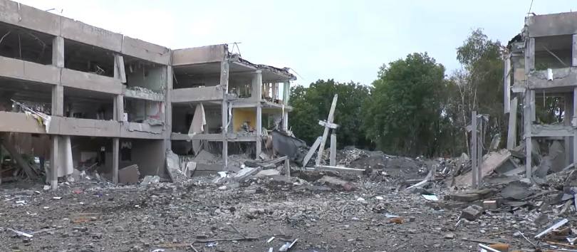 Зруйнована школа у Лозовій 