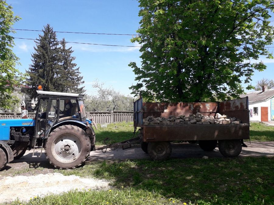 Великий Бурлук, харківська область. Розбирають завали