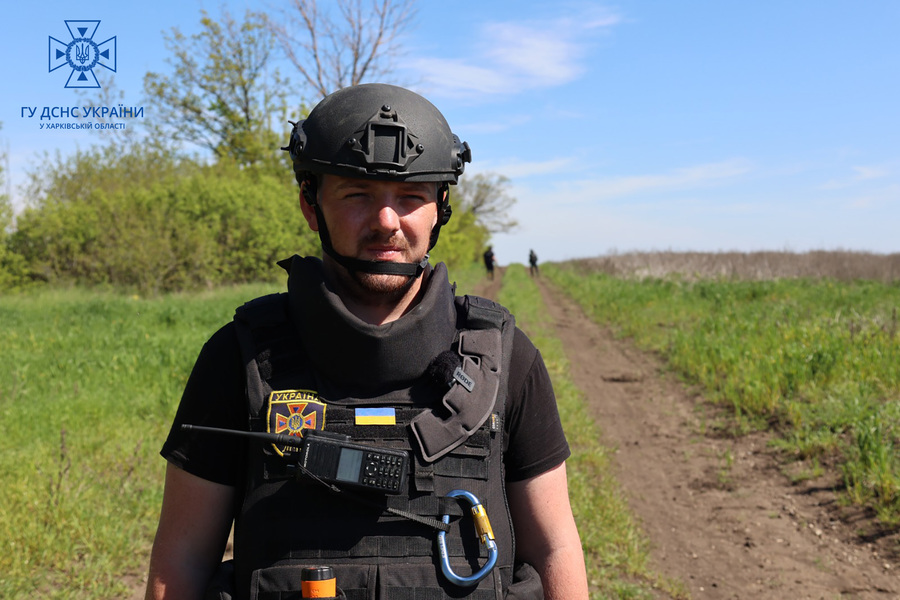 начальник відділення групи піротехнічних робіт ДСНС України у Тернопільській області Артем Хом’як