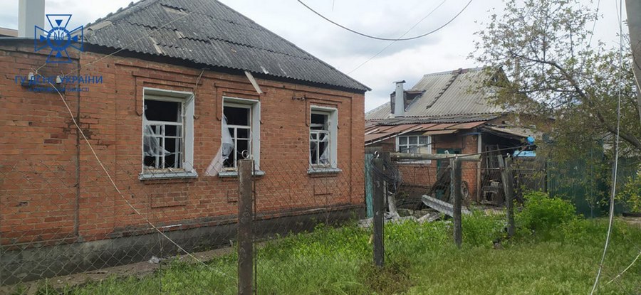 Обстріл з артилерії: ворожий снаряд влучив у приватний будинок вовчанська 
