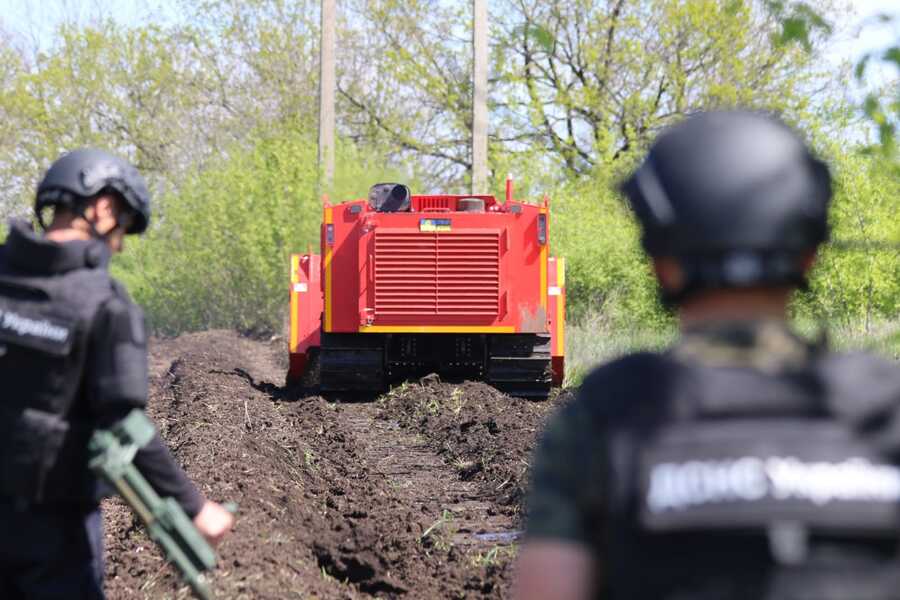 Наразі на Харківщині щодня працює 34 піротехнічні розрахунки  зведеного загону ДСНС