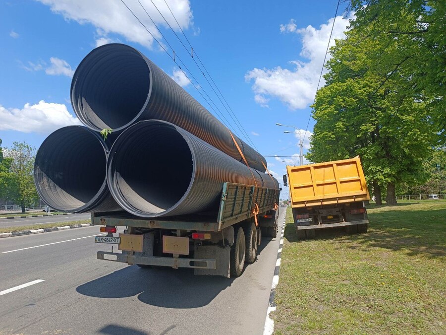 На проспекті Гагаріна в Харкові сталася аварія на каналізаційному колекторі