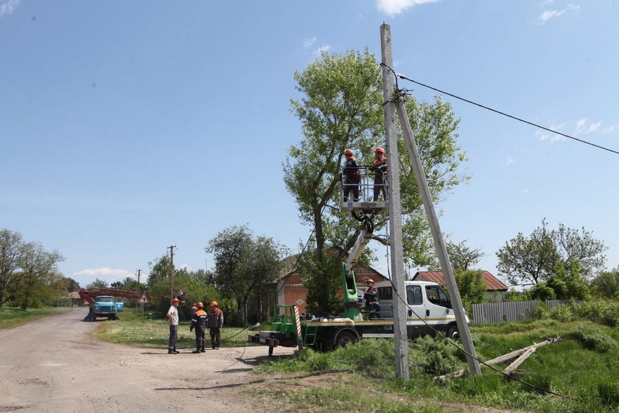Енергетики повернули світло у село Мосьпанове Малинівської громади Харківської області 