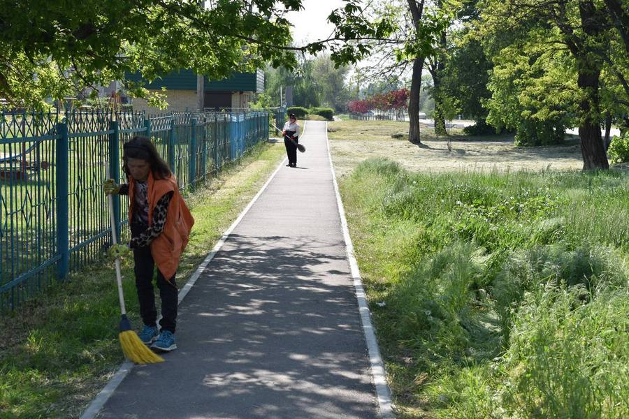 Печеніги, Харківська область. Прибирання території 