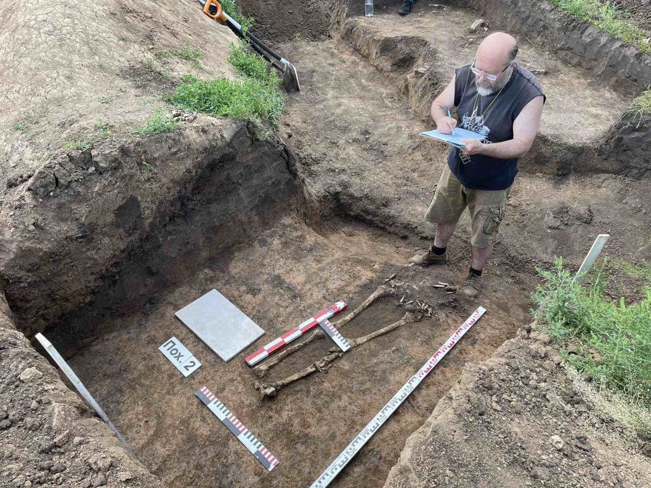 Археологи профелі охоронні розкопки на поховання зрубної культури біля Зміїву. часро