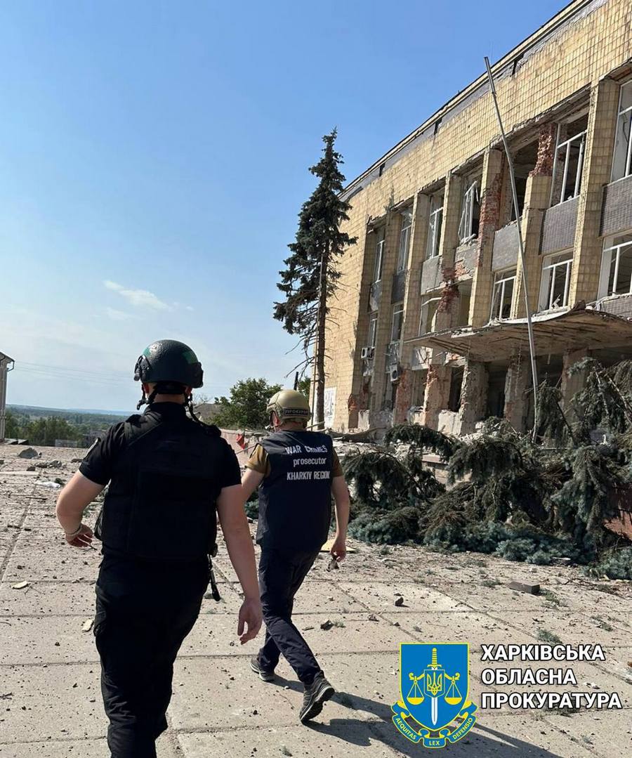 Куп’янськ. Зруйнована мерія після влучання ФАБ-250 