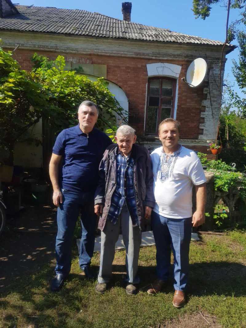 У Сахновщинській громаді привітали зі Днем визволення селища ветеранів Другої світової війни, Харківська область