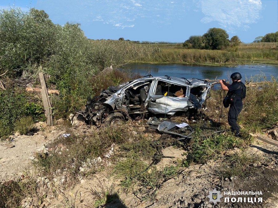 Знищена машина волонтерів Куп’янську 